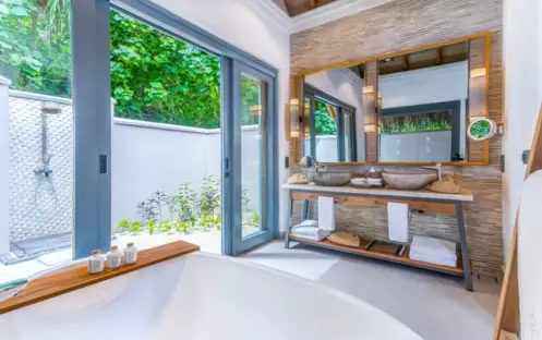BEACH VILLA WITH PLUNGE POOL BATHROOM
